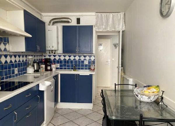 Appartement à vendre    2 pièces • 77 m2 Marseille 8