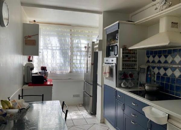 Appartement à vendre    2 pièces • 77 m2 Marseille 8