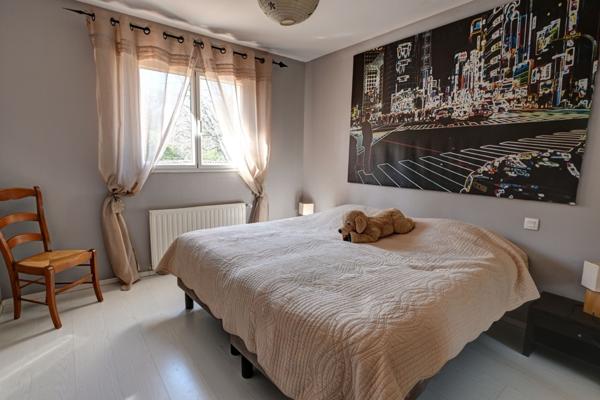 Propriété avec gîte, dépendances, piscine et terrain de 23 ha. Hautefage-la-Tour (47340)