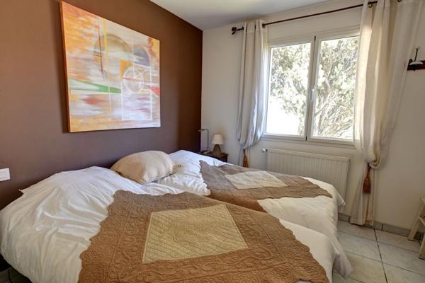 Propriété avec gîte, dépendances, piscine et terrain de 23 ha. Hautefage-la-Tour (47340)