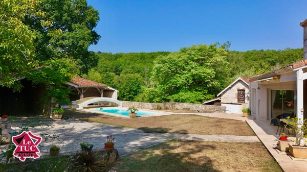 Propriété avec gîte, dépendances, piscine et terrain de 23 ha. Hautefage-la-Tour (47340)