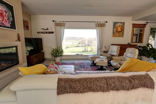 Propriété avec gîte, dépendances, piscine et terrain de 23 ha. Hautefage-la-Tour (47340)
