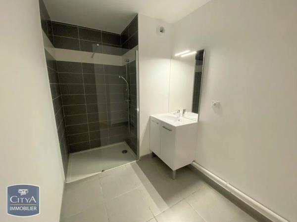 Appartement à louer 3 pièces 67.64m² Tours (37100)