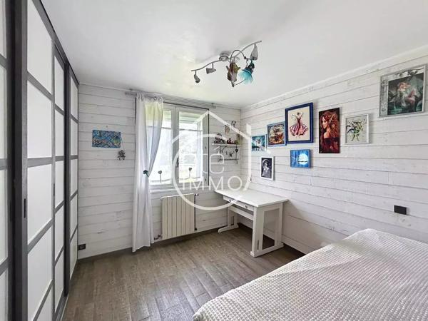 ST ANTOINE DE BREUILH : Maison familiale, 3 chambres, 2200m² de terrain clos.