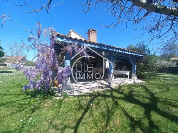 ST ANTOINE DE BREUILH : Maison familiale, 3 chambres, 2200m² de terrain clos.