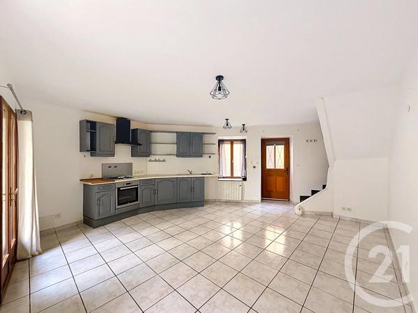 Maison à vendre  4 pièces - 81,37 m 2   LES MARTRES DE VEYRE  - 63
