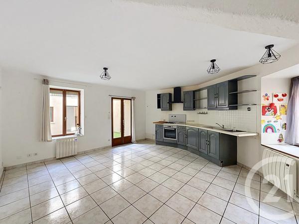 Maison à vendre  4 pièces - 81,37 m 2   LES MARTRES DE VEYRE  - 63