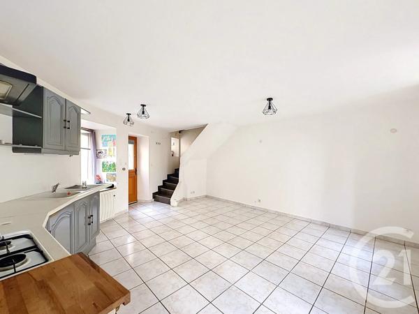 Maison à vendre  4 pièces - 81,37 m 2   LES MARTRES DE VEYRE  - 63