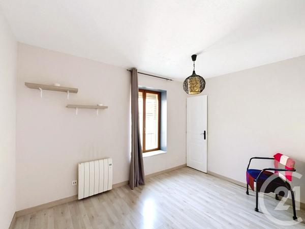 Maison à vendre  4 pièces - 81,37 m 2   LES MARTRES DE VEYRE  - 63