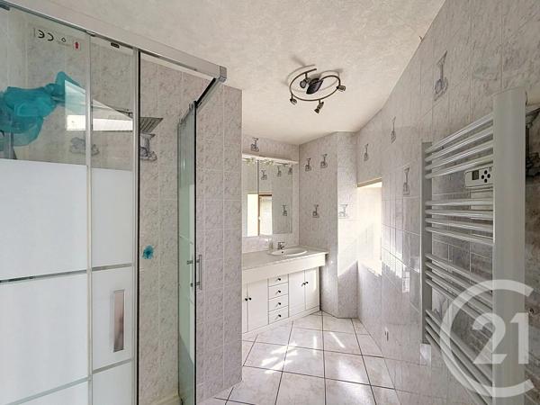 Maison à vendre  4 pièces - 81,37 m 2   LES MARTRES DE VEYRE  - 63