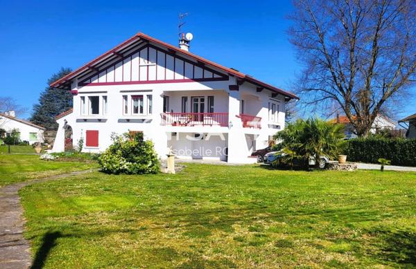 Jolie maison style Basque avec grand terrain