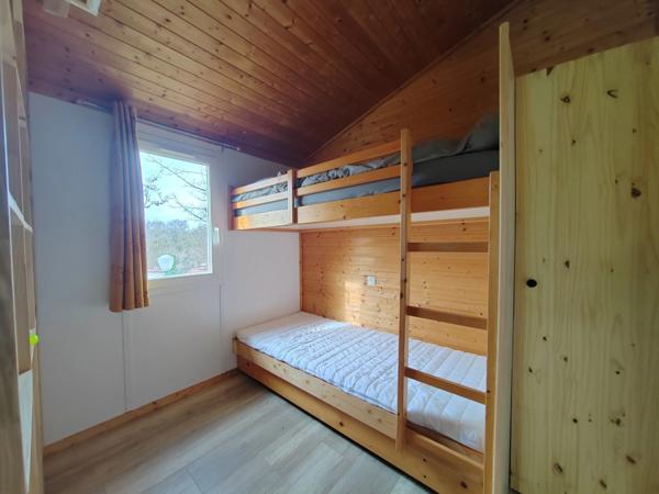 Chalet de 35 m2 + terrain dans un parc de loisir résidentiel à 8 minutes de AUCH, vendu meublé.