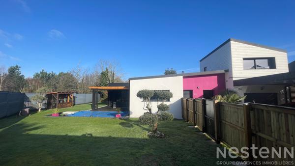 Maison contemporaine à vendre proche du golf de Ploemel - 5 pièces, 3 chambres, piscine