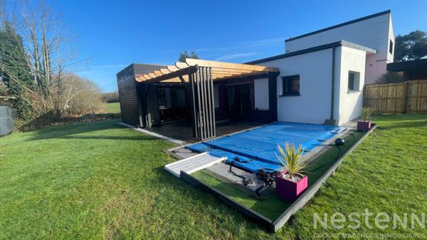 Maison contemporaine à vendre proche du golf de Ploemel - 5 pièces, 3 chambres, piscine