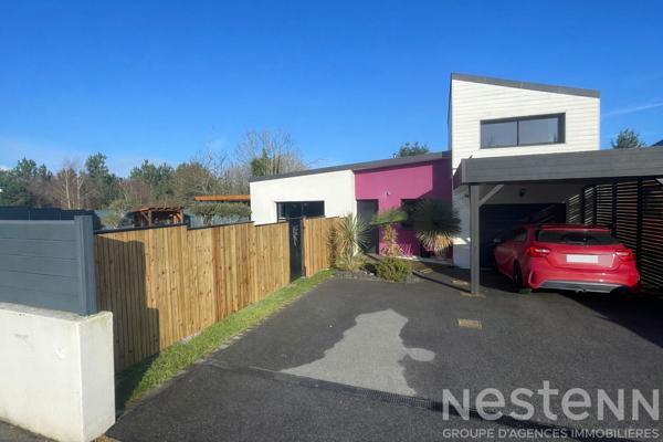 Maison contemporaine à vendre proche du golf de Ploemel - 5 pièces, 3 chambres, piscine