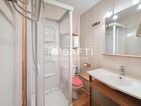 un studio cabine fonctionnel et agréable.