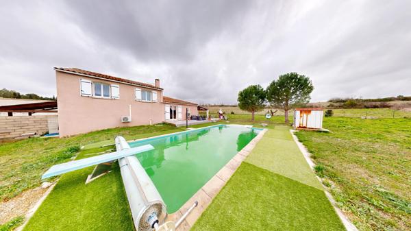 Maison avec grand jardin et piscine à Badens