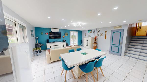 Maison avec grand jardin et piscine à Badens