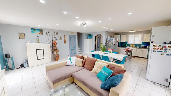 Maison avec grand jardin et piscine à Badens