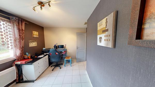 Maison avec grand jardin et piscine à Badens