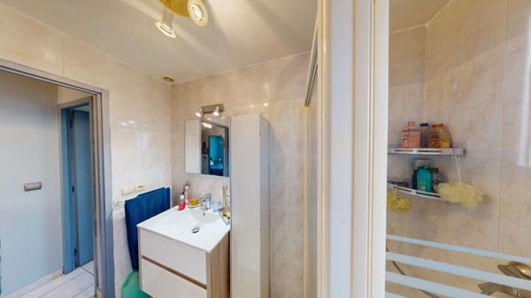 Maison avec grand jardin et piscine à Badens