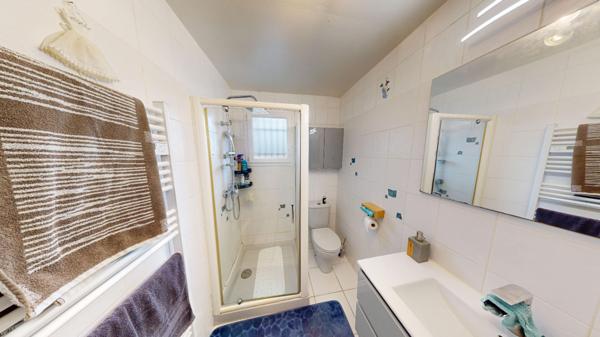 Maison avec grand jardin et piscine à Badens