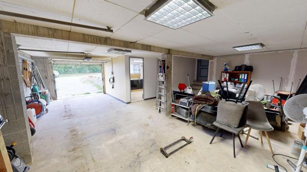 Maison avec grand jardin et piscine à Badens