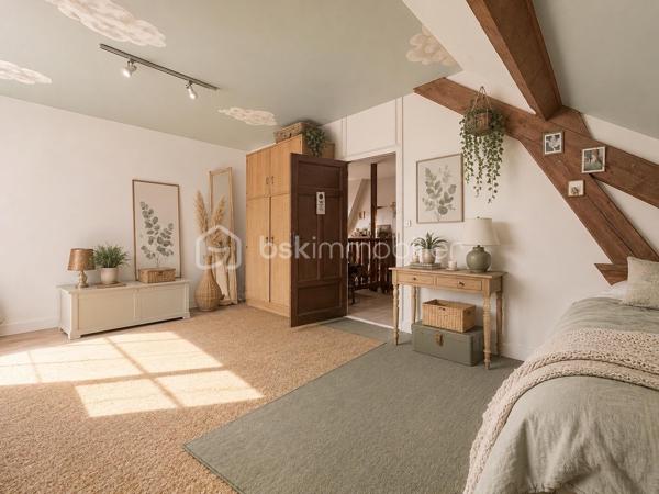 NOUVEAUTÉ, EXCLUSIVITÉ, Idéalement située dans un quartier calme et recherché- quartier Maladière- cette charmante maison des années 1930 développe environ 110 m² habitables et séduira les amateurs de biens de caractère.

Dès l'entrée, vous apprécierez le charme de l'ancien et les beaux volumes qu'offre cette propriété. Le rez-de-chaussée se compose d'une agréable véranda, d'un salon-séjour lumineux et traversant ouvrant sur le jardin, d'une cuisine indépendante, d'une chambre ainsi que d'une salle d'eau.

À l'étage, vous découvrirez une chambre et une vaste mezzanine offrant la possibilité d'aménager une troisième chambre avec salle de bains, selon vos besoins.

La maison bénéficie également d'un sous-sol complet, une buanderie/ chaufferie et un bel espace de stockage.

Implantée sur un terrain arboré de 507 m², elle dispose d'un agréable jardin offrant de nombreuses possibilités : terrasse, espace détente, potager ou aire de jeux pour les enfants. Un garage vient compléter ce bien.

SES ATOUTS: 
Emplacement privilégié en plein centre-ville
Environnement particulièrement calme, sans nuisance
Secteur recherché et apprécié pour sa qualité de vie
Maison de caractère très bien entretenue
Une partie des menuiseries déjà remplacée en PVC double vitrage
Porte d'entrée récente
Chaudière gaz à condensation récente
Jardin arboré offrant un cadre agréable et de nombreuses possibilités d'aménagement
Garage et sous-sol complet, des espaces annexes appréciables au quotidien
Fort potentiel d'aménagement après rénovation

Une belle opportunité pour les passionnés de rénovation ou les familles souhaitant créer un lieu de vie unique dans un environnement paisible et privilégié. Contactez moi pour plus de renseignements