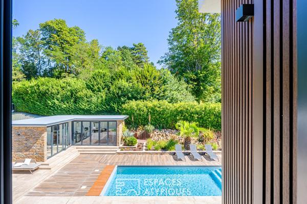 Villa d’architecte contemporaine de 2019, avec piscine et prestations d’exception à Montlignon