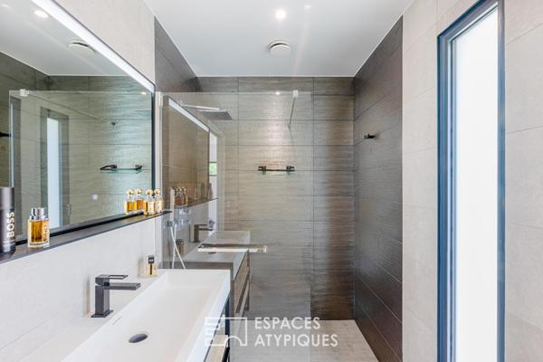 Villa d’architecte contemporaine de 2019, avec piscine et prestations d’exception à Montlignon