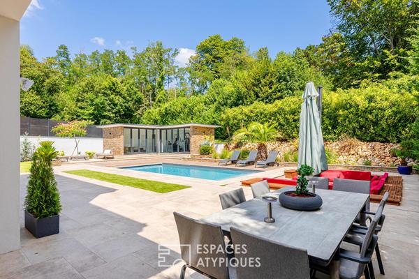 Villa d’architecte contemporaine de 2019, avec piscine et prestations d’exception à Montlignon