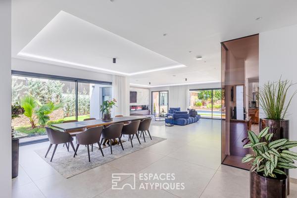 Villa d’architecte contemporaine de 2019, avec piscine et prestations d’exception à Montlignon