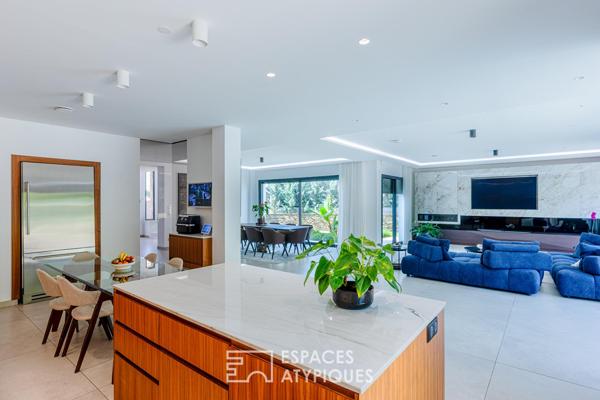 Villa d’architecte contemporaine de 2019, avec piscine et prestations d’exception à Montlignon