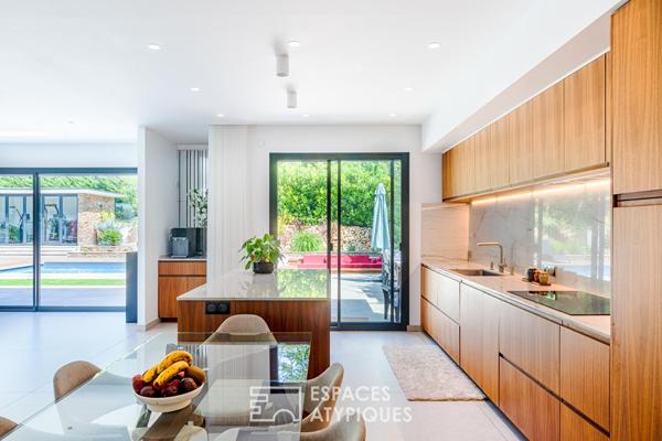 Villa d’architecte contemporaine de 2019, avec piscine et prestations d’exception à Montlignon