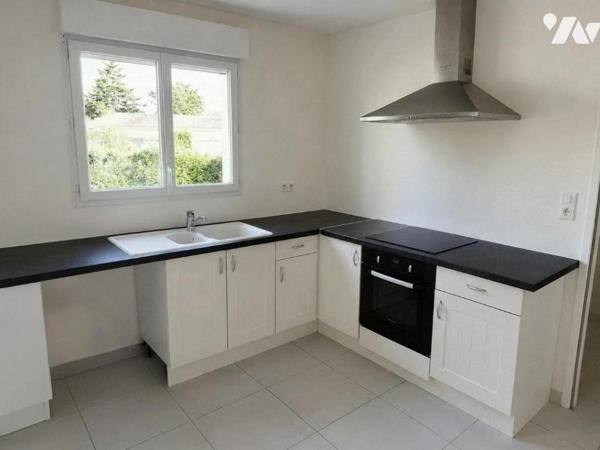 BOURG DE FONTAINE LE COMTE - 106 M² HABITABLES - 650 M² DE TERRAIN