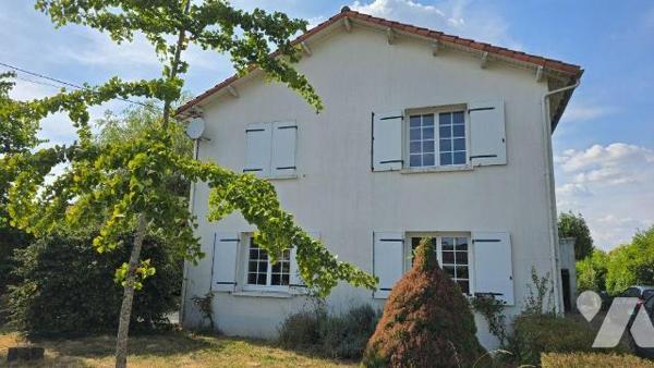 EXCLIUSIVITE LMBS. LEZAY. IDEAL FAMILLE NOMBREUSE. Quartier calme proche centre. Pavillon confo...
