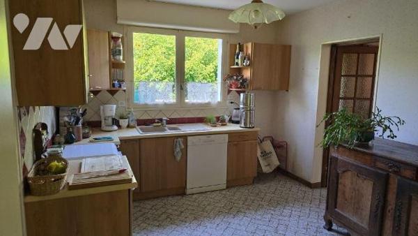 EXCLIUSIVITE LMBS. LEZAY. IDEAL FAMILLE NOMBREUSE. Quartier calme proche centre. Pavillon confo...