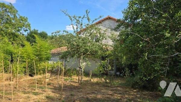 EXCLIUSIVITE LMBS. LEZAY. IDEAL FAMILLE NOMBREUSE. Quartier calme proche centre. Pavillon confo...