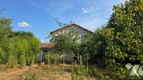 EXCLIUSIVITE LMBS. LEZAY. IDEAL FAMILLE NOMBREUSE. Quartier calme proche centre. Pavillon confo...