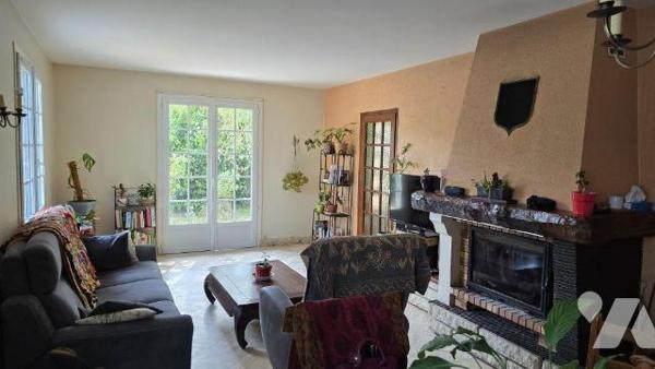 EXCLIUSIVITE LMBS. LEZAY. IDEAL FAMILLE NOMBREUSE. Quartier calme proche centre. Pavillon confo...