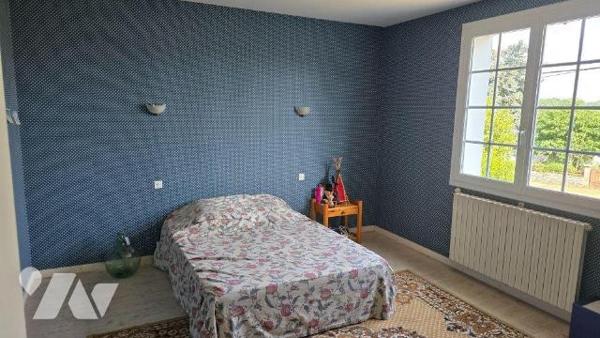 EXCLIUSIVITE LMBS. LEZAY. IDEAL FAMILLE NOMBREUSE. Quartier calme proche centre. Pavillon confo...