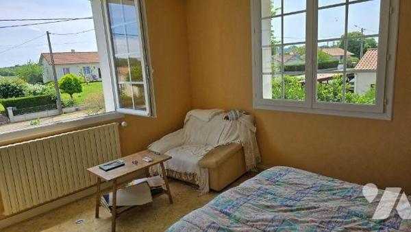 EXCLIUSIVITE LMBS. LEZAY. IDEAL FAMILLE NOMBREUSE. Quartier calme proche centre. Pavillon confo...