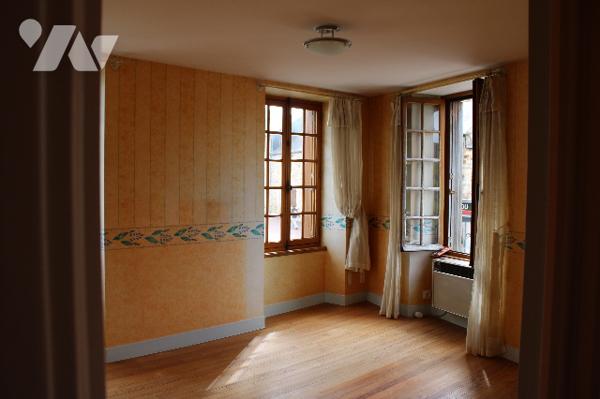 Un immeuble à usage mixte professionnel/habitation