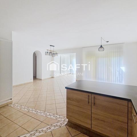 APPARTEMENT 3 CHAMBRES EN REZ-DE-CHAUSSÉE AVEC TERRASSE, 3 PARKING AUX PORTES DES FRONTIÈRES !
