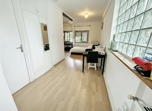 A vendre Studio  27 m²  déjà loué Résidence arborée à 5 min à pied du centre d'Aix-en-Provence - idéal investissement  locatif