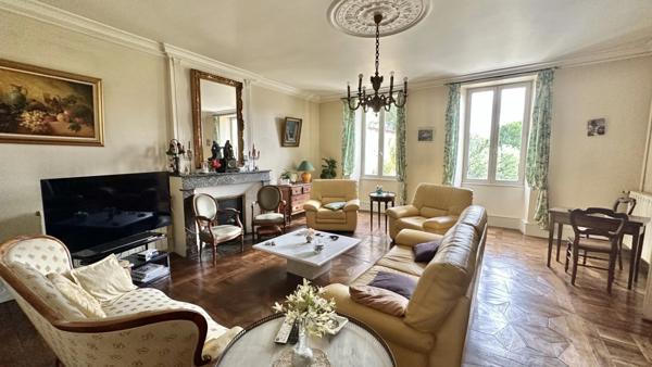 Dpt Charente (16), à vendre BARBEZIEUX SAINT HILAIRE maison de caractère