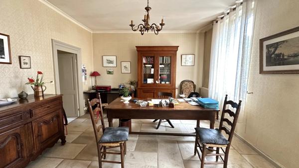 Dpt Charente (16), à vendre BARBEZIEUX SAINT HILAIRE maison de caractère