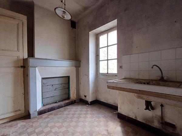 Maison de Bourg à rénover - VERNOIL LE FOURRIER (49390)