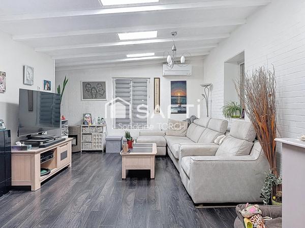 Maison 151m² sur 490m² de terrain avec piscine et cabanon.