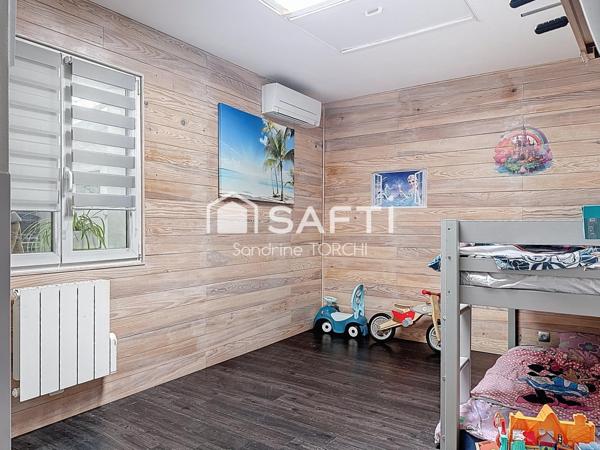 Maison 151m² sur 490m² de terrain avec piscine et cabanon.